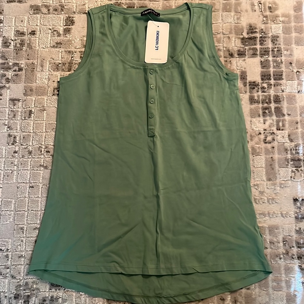 Sleeveless shirt🍀